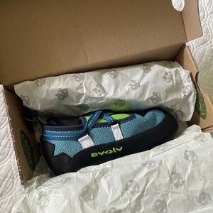 Evolv Venga - Kids Climbing Shoes